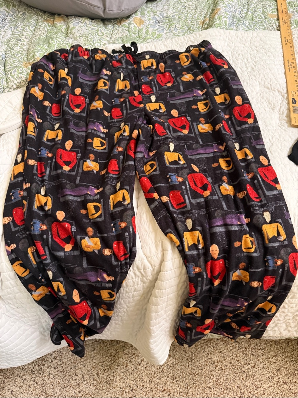 Black Graphic Men’s Lounge Pants - Red & Yellow Pattern